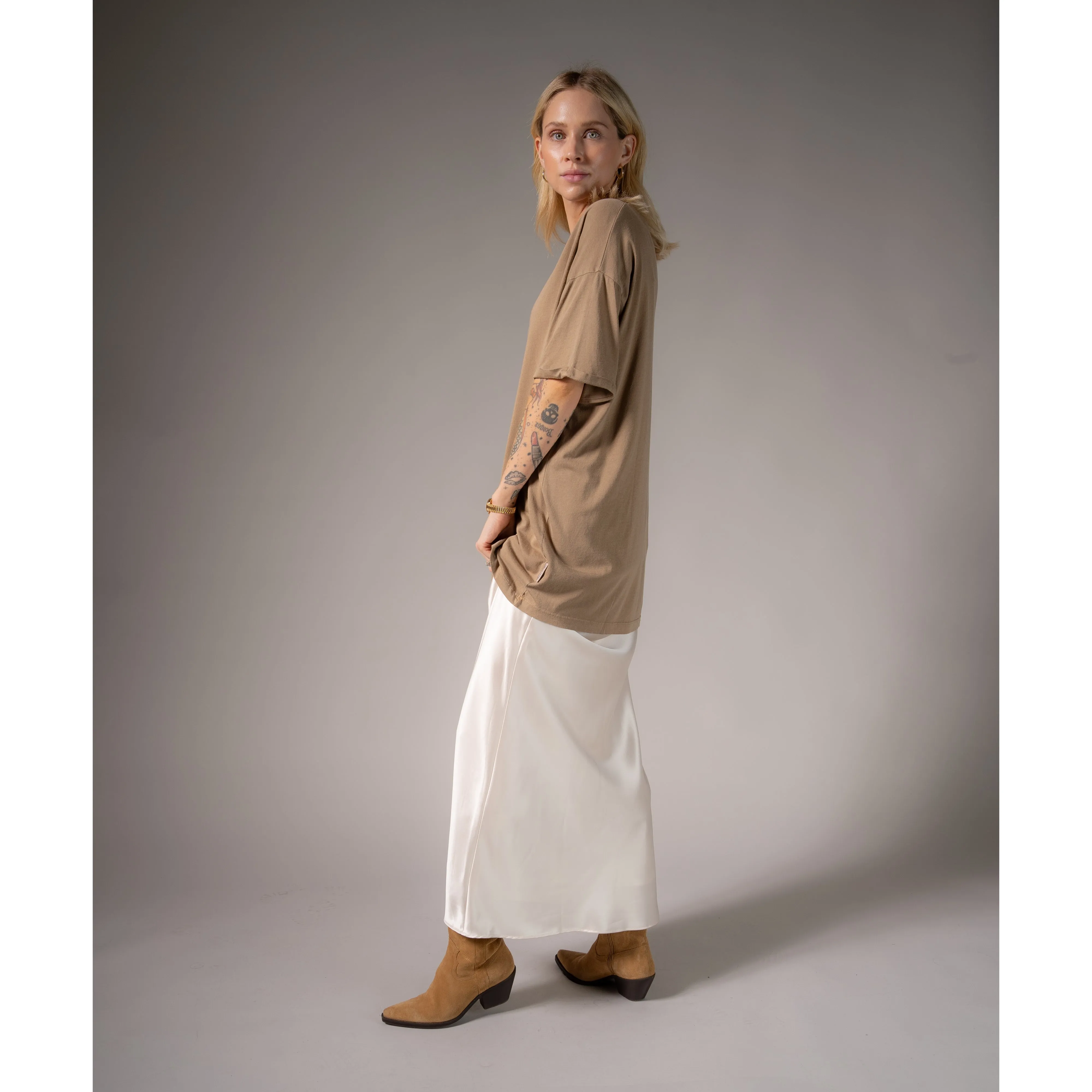 Essentials - Oversized Tee - Camel Gold