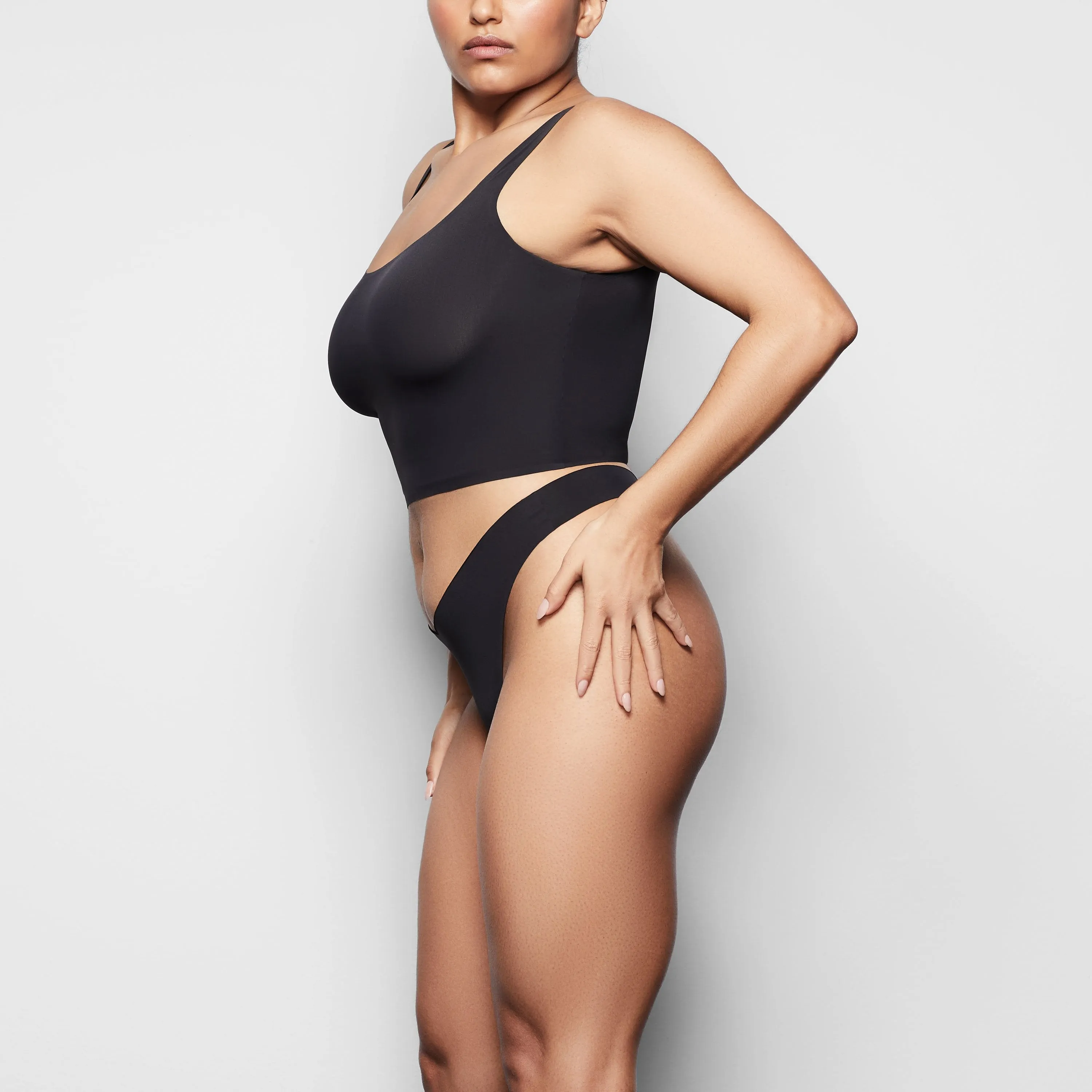 SMOOTH ESSENTIALS DIPPED THONG | ONYX
